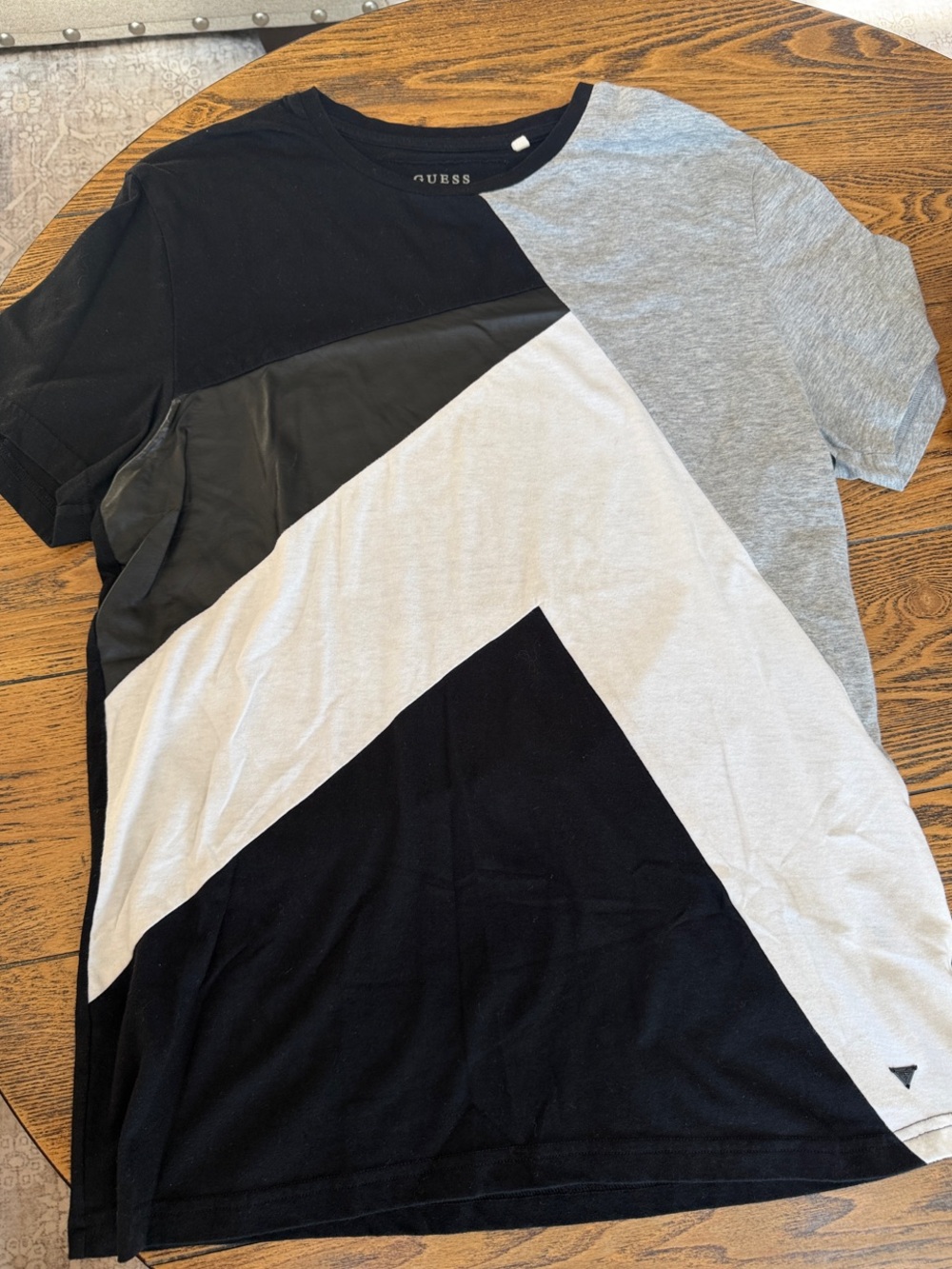 GUESS Men's Black, Gray & White Chevron Colorblock Short Sleeve Tee